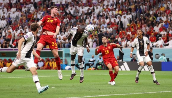 Foci-vb, nyolcadik nap: bajban a németek és a belgák