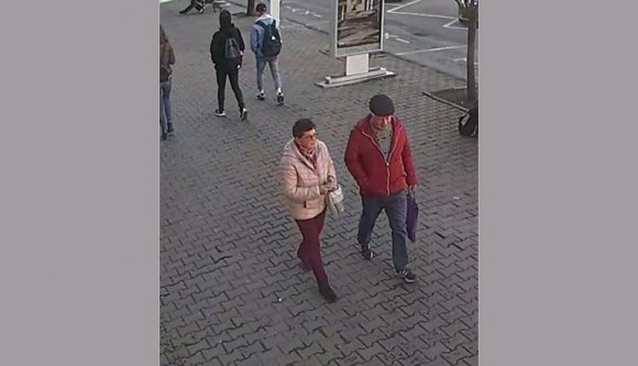 Jelentkezett a rendőrségen a két személy, aki Sepsiszentgyörgyön elvitte a pénzt a bankautomatából