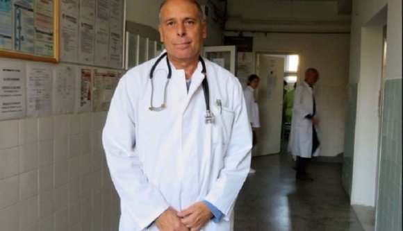 A járvány egyik jól ismert szaktekintélyét vádolja a DNA, hogy a maga malmára hajtotta a vizet