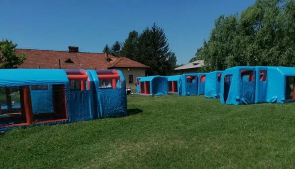 Játszóházi kelléket idéző felfújható házikókra adott ki eurómilliókat a katasztrófavédelem, de legalább nem is használta őket