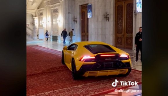 Vajon mit keresett egy sárga Lamborghini a bukaresti parlament folyosóján?