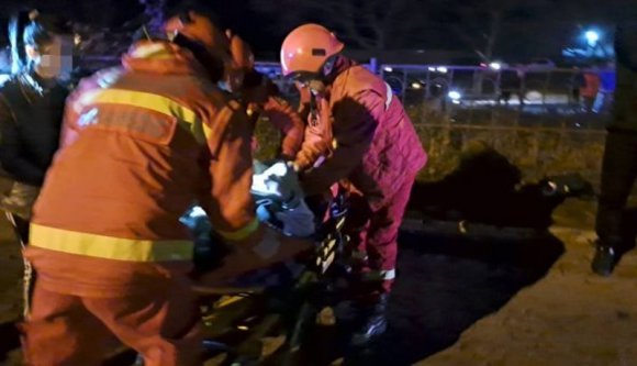 Miközben a részegen, jogsi nélkül a zebrán gyerekeket gázoló sofőr előzetesbe került, börtönnel sújtanák az ittasan balesetet ok