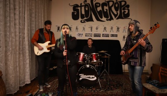 „Nem akarjuk elhinni, hogy mifelénk halott a rock’n’roll” – interjú a Stonecrops zenekar alapítóival