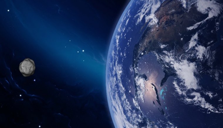 A nap hírei: a Földet „súroló” aszteroida, az onkológia piszkos titkai és az idióta csaló