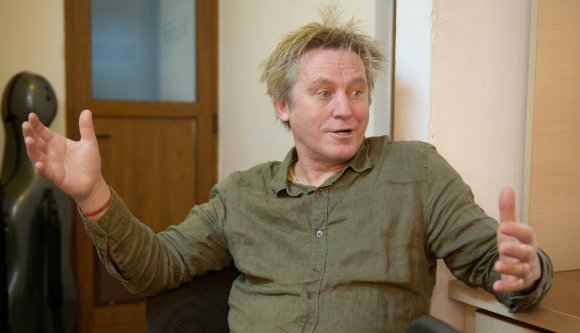 „Nem baj, ha valaki nem kedveli Krúdyt vagy Berzsenyit, ők és a nagy művek ettől nem sérülnek” – interjú Háy János íróval