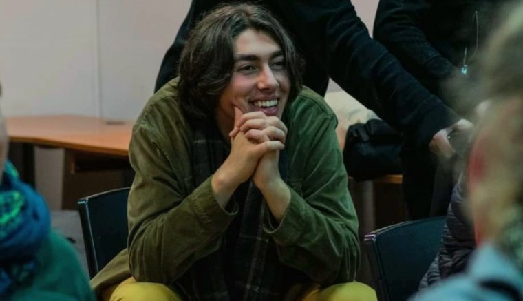 „A giccs rajongói az egyik legszórakoztatóbb társaság” – interjú Hermán Dániel pályakezdő íróval