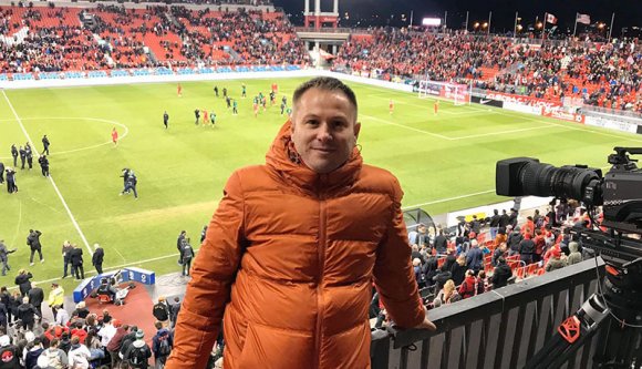 „A sikernek ára van, nem titka” – Bozsoky Szabolccsal, a Szászrégenből Kanadába emigrált fociedzővel és rockdobossal beszélgettü