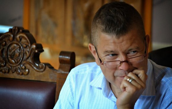 „Mindenhová a vers felől érkezem” – interjú Fekete Vince költővel, szerkesztővel
