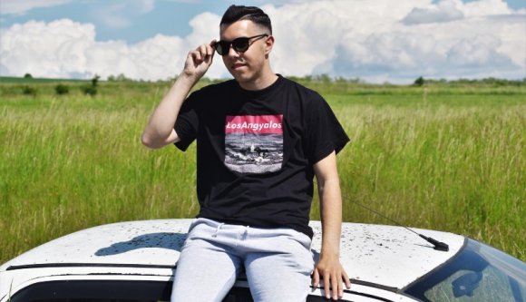 A székely srác, akinek már egyetemen és iskolákban is elemzik a videóit – interjú Mr. Originality Csabika youtuberrel
