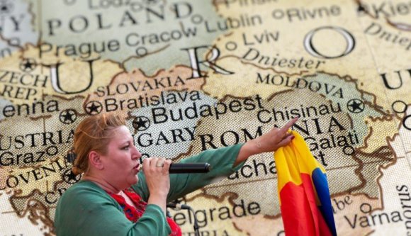Ideiglenesen félreteszik a balesetveszélyes mozdonyokat, Șoșoacă már Moldovát is Romániához csatolná – ez itt a péntek