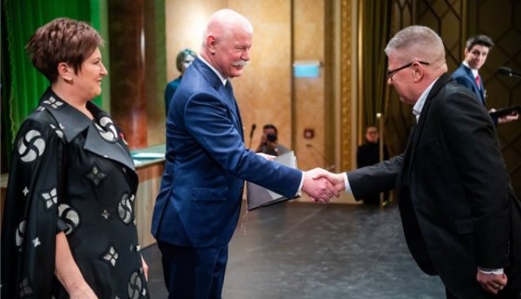 A nap hírei: erdélyi művészeket tüntettek ki a nemzeti ünnep alkalmából, összeütközött két repülőgép