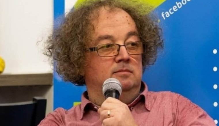 A diákokat manapság különösen a slam poetry érdekli. Interjú Borsodi L. László költővel, magyartanárral
