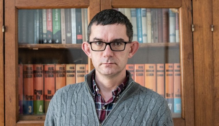 „Egy költő akár valamiféle sámán is lehet” – beszélgetés Karácsonyi Zsolt költővel