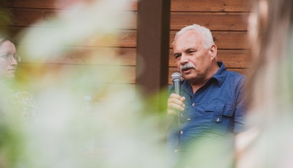 „Kárpátalján a háborúban sem hallgatnak a Múzsák” – Dupka György számolt be Kolozsváron az ukrajnai háború hatásairól