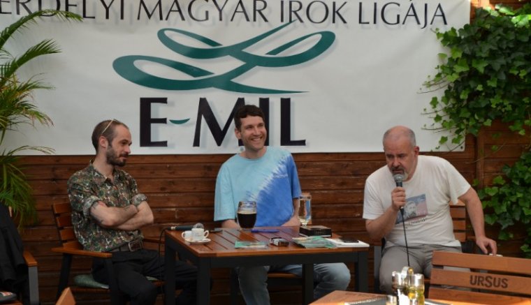 A román énekesmadarak és a magyar lócsiszárok – Andrei Dósa román regényének magyar fordításáról