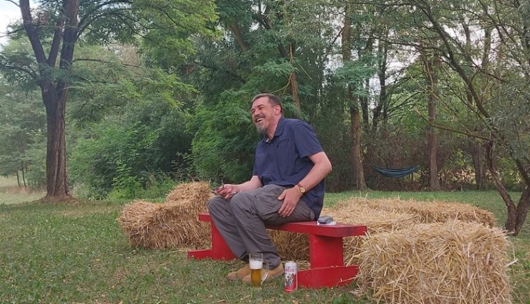 „Az irodalmi élet személyes közegeiben szinte csak Erdélyben vagyok jelen” – interjú Antal Balázzsal