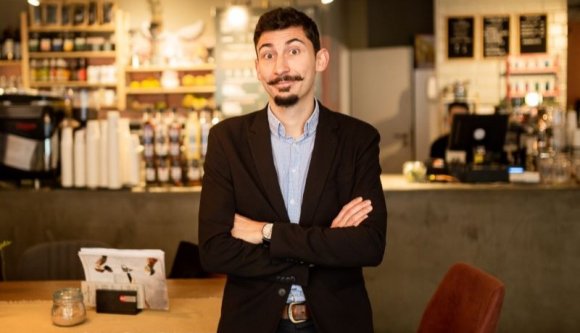A kocsmai értelmiség egy nagy értéke a társadalmunknak – Interjú Kovács Zsolt kvízmesterrel