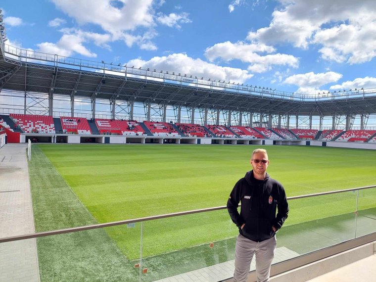 Amikor a Puskás Arénában 60 ezer ember énekli a Himnuszt, az katarzis – Sipos Lehel focidrukkert faggattuk