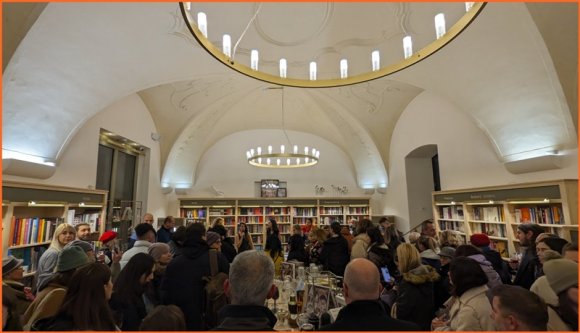 Amikor a kolozsváriak sorban álltak könyvért – megnyílt a Cărturești a felújított Hintz-házban (FOTÓKKAL)