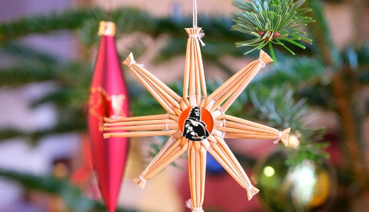 Áldott, szeretetben gazdag karácsonyt!