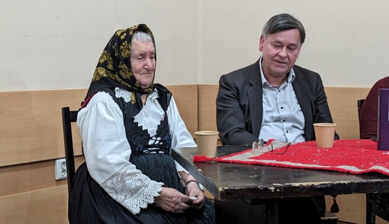 Erdély utolsó hagyományos mesemondói még mindig hidak lehetnek a generációk között