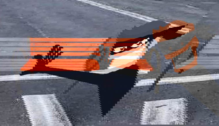 Hogy mi van? Valaki ellopott egy… köztéri padot…