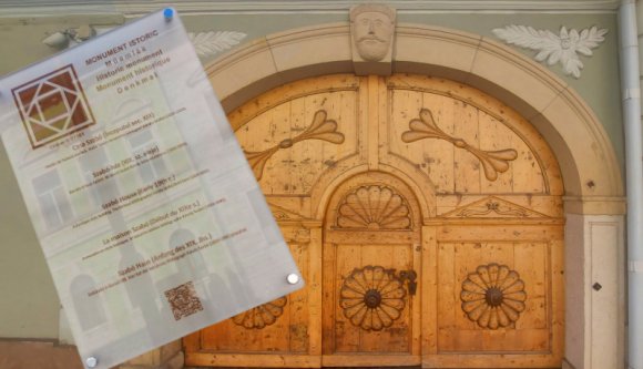 Ötnyelvű (köztük magyar is, hűha!) feliratok „lepték el” Kolozsvár történelmi központját