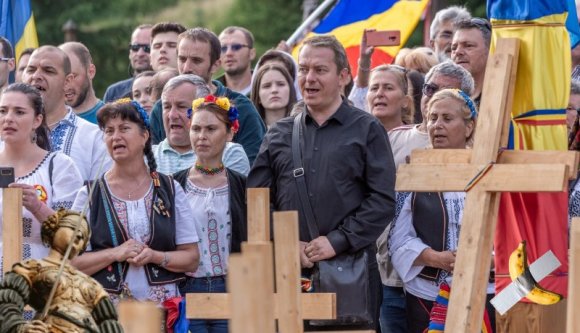 Békén hagyja az ügyészség az illegális úzvölgyi keresztállítókat, de ez nyilván valami tévedés lesz