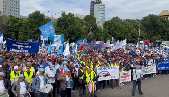 Hírek hétfőn: Ősztől vízummentesen Amerikába? Halálos baleset öt napos jogsival, egy napos autóval