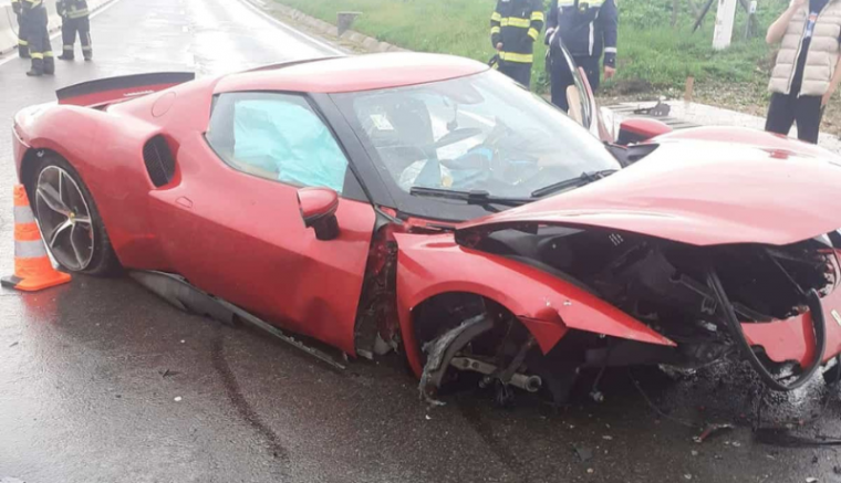 Koppándnál törte rommá Ferrari 296 GTB-jét a tordai alvilág ismert alakja 