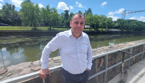 Mikó László könyvkötő: Ma az emberek inkább vesznek egy új példányt, ha egy könyv szétmegy