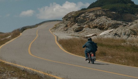 A kicsi, a nagy, a Mobra és az élet – mi fér egy román road movie-ba?