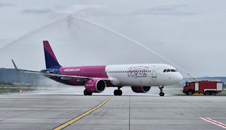 Nem vicc: kedden landolt az első Wizz Air-gép a brassói reptéren, Budapest felől