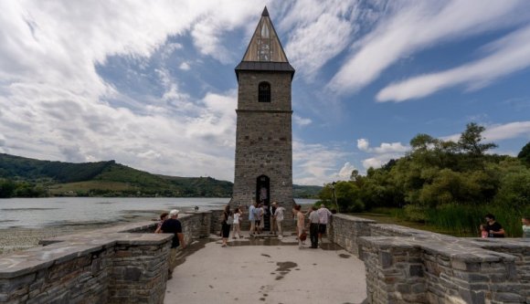 Felszentelték a helyreállított bözödújfalusi templomot, nemzetközi pénzautomata-robbantók buktak le – hírek vasárnap