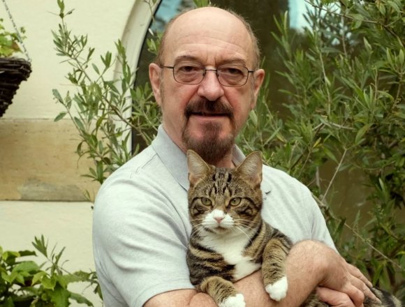 Erdélyi macskák védelmére kelt a Jethro Tull énekese – hírek hétfőn