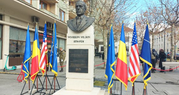 Erdély fővárosában előbányásztak és újra felavattak egy nem új Woodrow Wilson-szobrot…