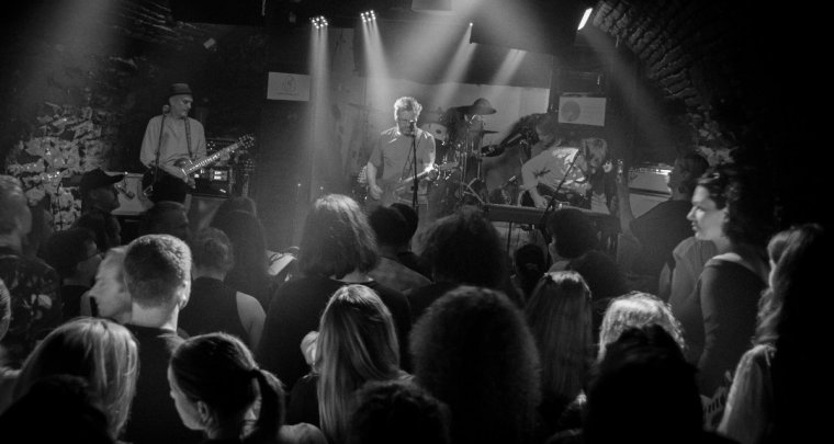 Miccstől fosni Erdélyben. A Kiscsillag kolozsvári koncertjén jártunk