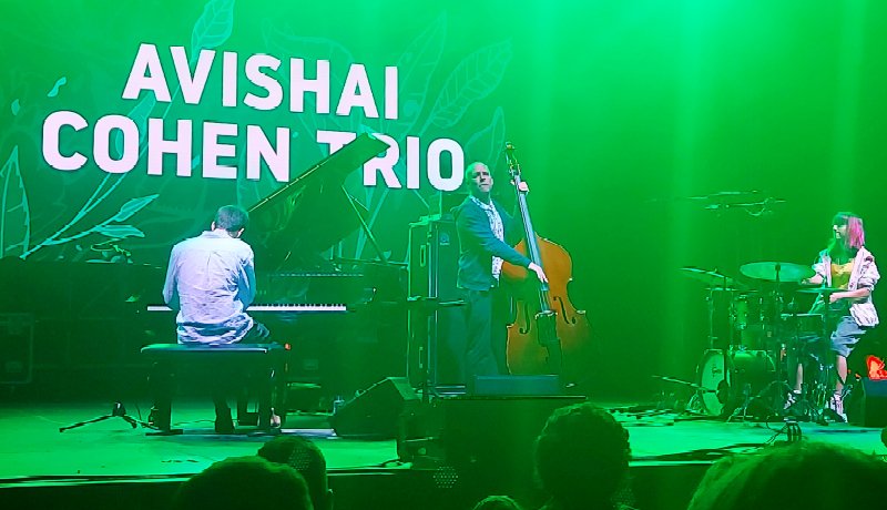 Balról jobbra: Guy Moscovich, Avishai Cohen, Roni Kaspi. 
