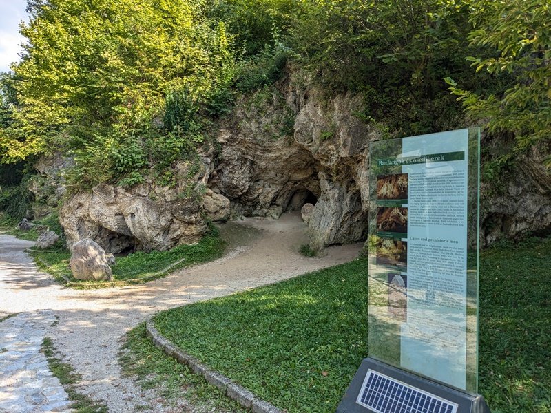 Karsztos barlangmélyedések 