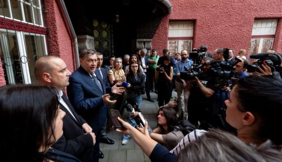 Megtisztelő-e, hogy Crin Antonescu Székelyföldre látogatott, és ha igen, akkor miért nem?