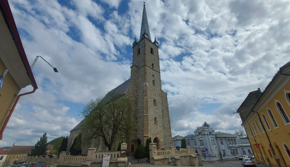 A református templom talán Dés legszebb jelképe. 