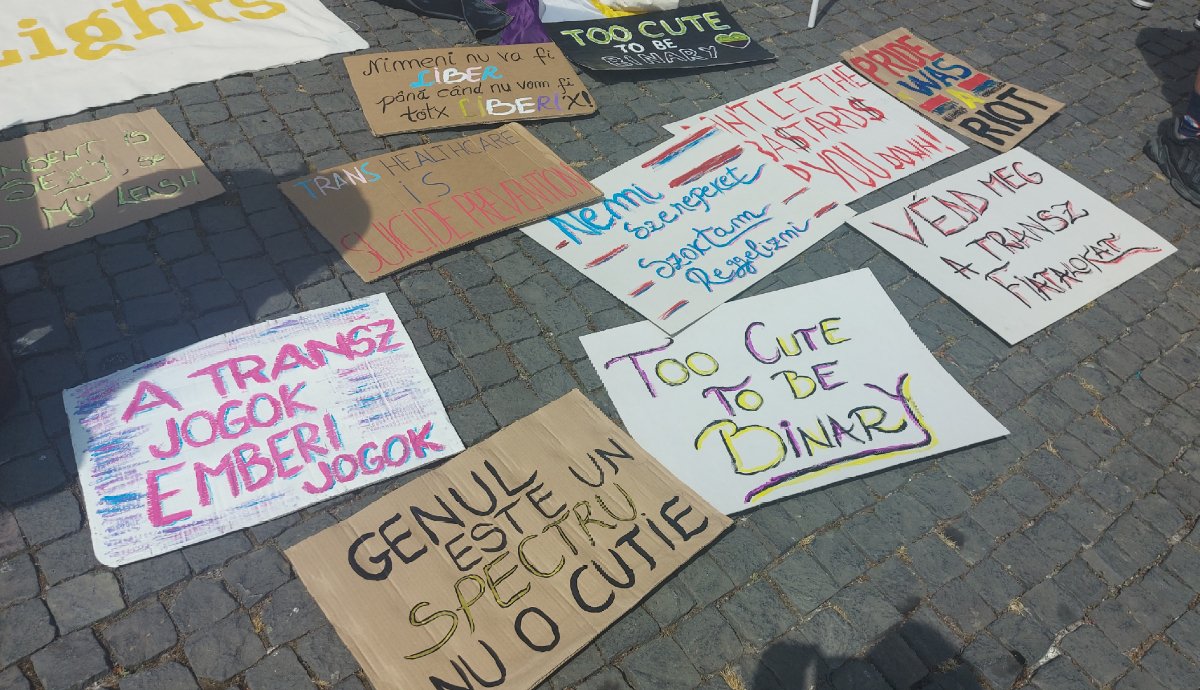 Néhány szlogen a Pride-ról. 