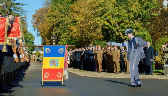 Ahogy Nicușor Dan nézi a zászlót, nem nézi úgy senki más – hírek szombaton