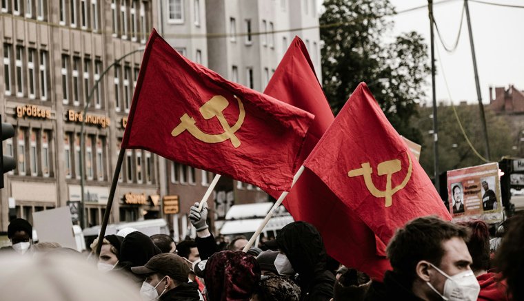 Mit tesz egy igazi kommunista 2025-ben, Romániában? Elvtársi látogatást tesz az észak-koreai nagykövetségen