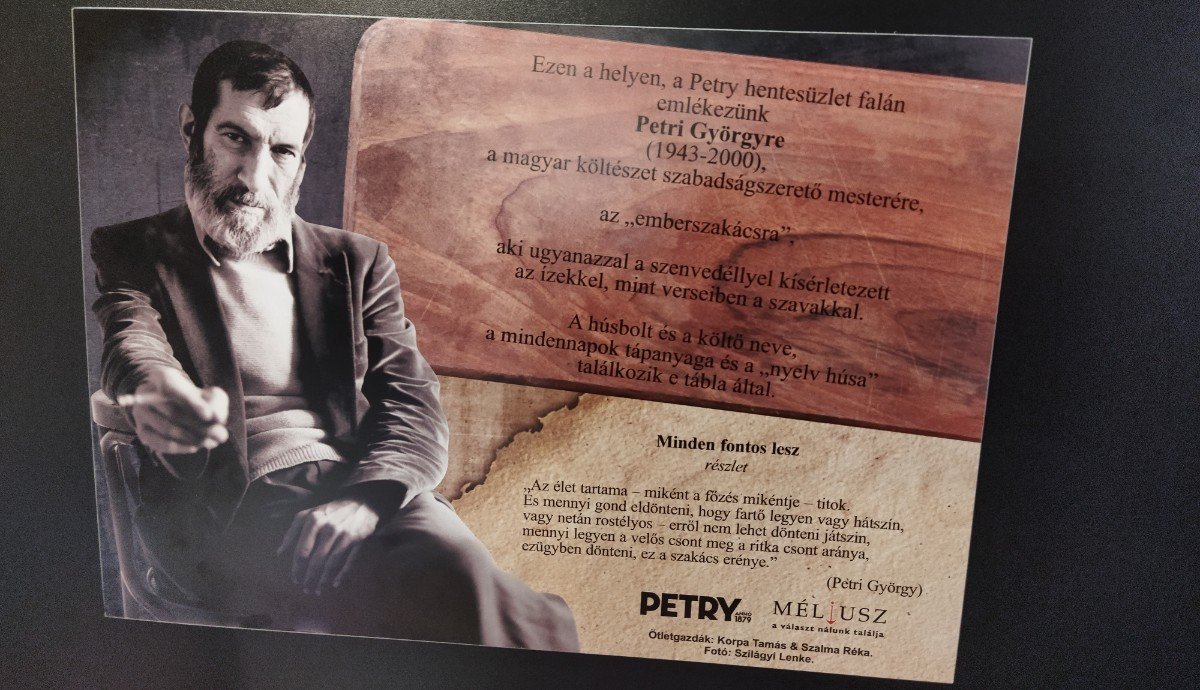 A magyar nyelvű tábla közelebbről. (A szerző felvétele) 