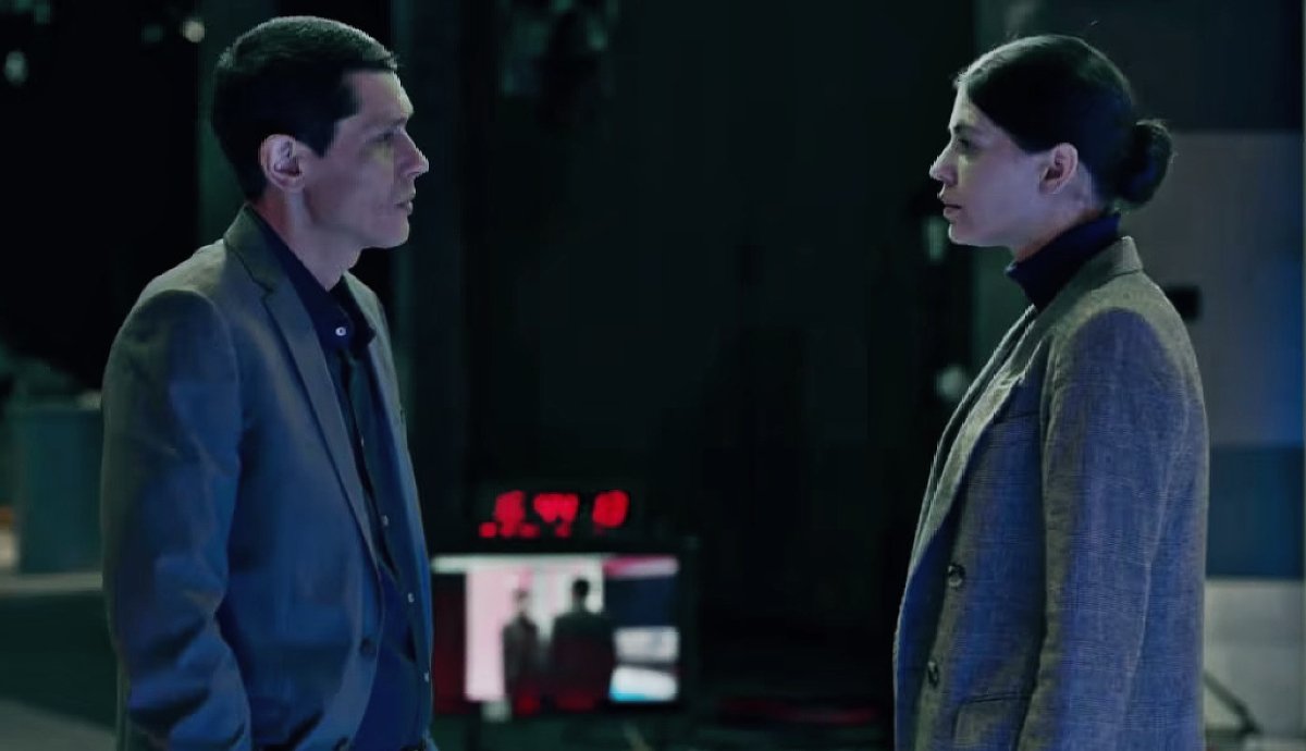 Plaha, a Gonosz és Irina, a Jó (Ada Lupu), az igazságért küzdő újságíró. 