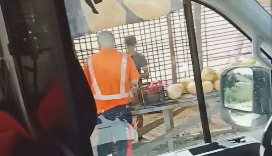Beteg kisgyermeket szállított a mentős, amikor megállt dinnyét vásárolni az út szélén – hírmix