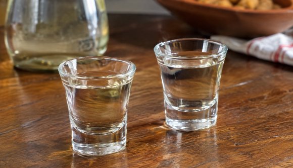 Kétszáz liter pálinka, egy marihuánás cigi és az állam határai