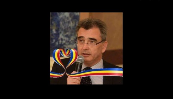 Az egyik AUR-os főkolompos egyszerűen nem érti, hogy mi a baj a zászlócsókoltatással – hírmix