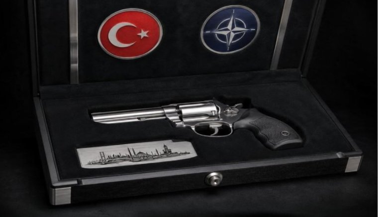 Na, mit csinál Nicușor Dan az Erdoğantól kapott pisztollyal?